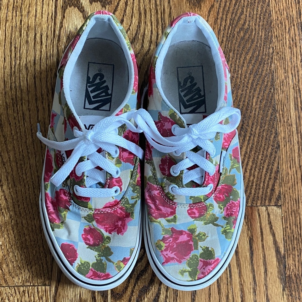 Vans Doheny floral checkerboard sneakers, size 7. Great condition, ships quick